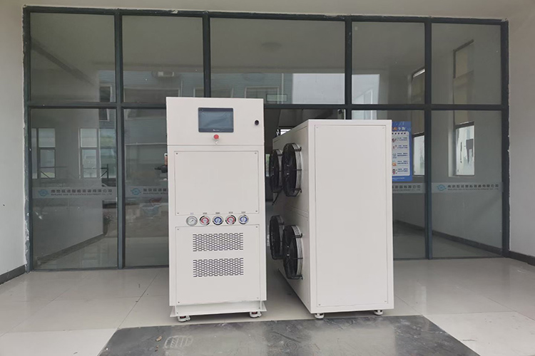 碳纤维行业为什么选择冷热油一体模温机